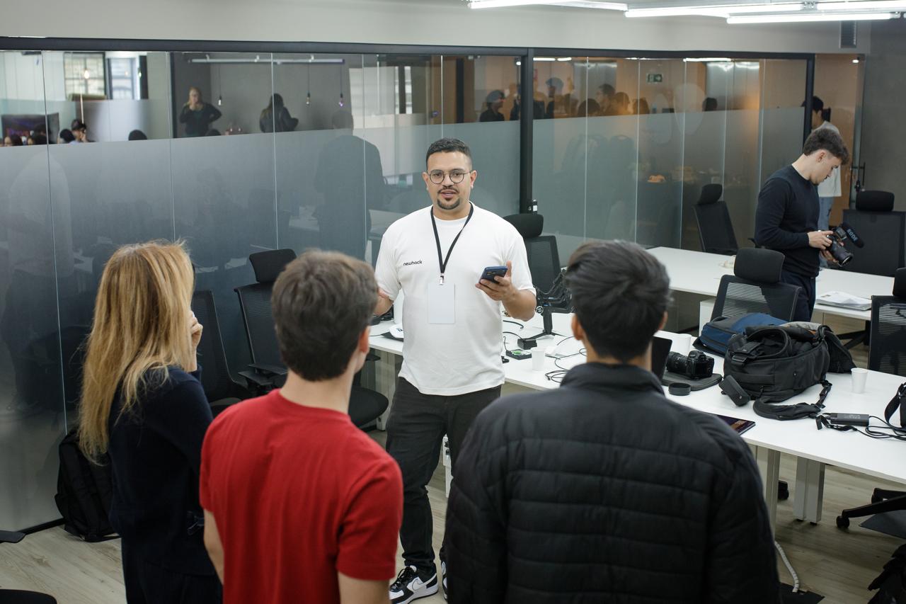 Equipe e participantes no hackathon OpenAI Xeno